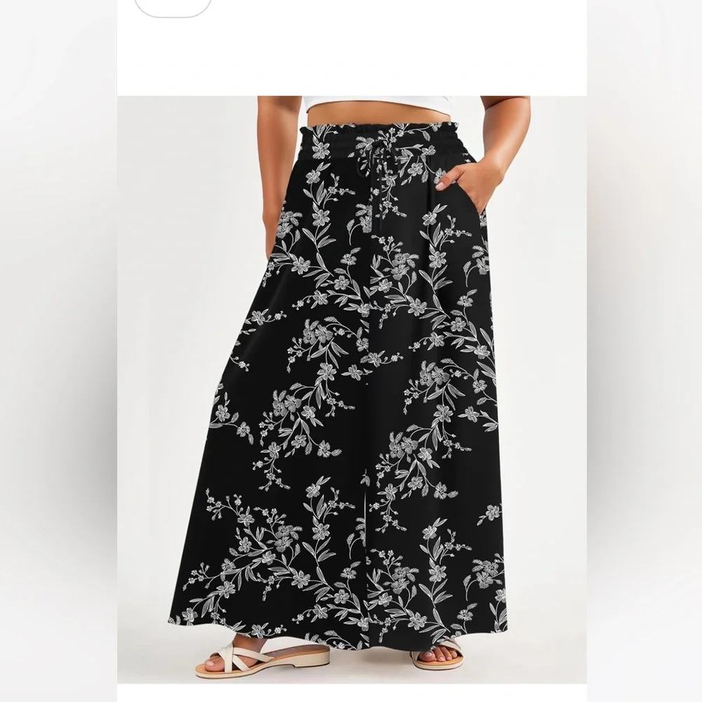 Elegant Black Floral Wide Leg Pants - Picture 2 of 3